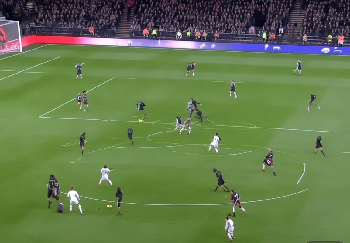 巴黎圣曼vs里尔：巅峰对决战术解析与球星风采回顾(图3)